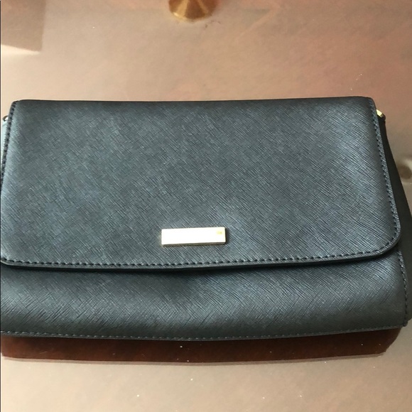 kate spade Handbags - Barely used KATE SPADE BLACK SHOULDER BAG